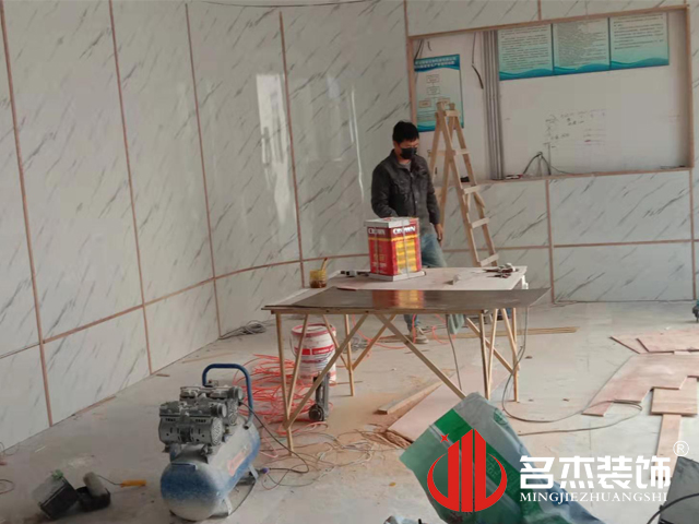 辦公室一本—道久久A久久精品蜜桃設計